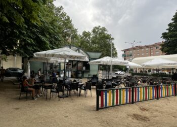 La terraza vuelve a establecerse en el parque. /HÉCTOR CRIADO