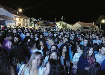 Vecinos y visitantes están llamados a disfrutar de las orquestas y verbenas nocturnas./E.A.