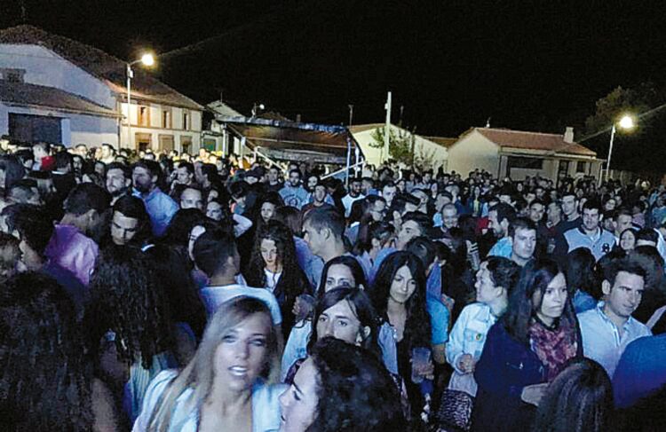 Seis días de Fiestas por la Virgen de la Magdalena 1 Vecinos y visitantes están llamados a disfrutar de las orquestas y verbenas nocturnas./E.A.