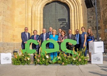Foto de grupo con todos los premiados. Foto: Héctor Criado.