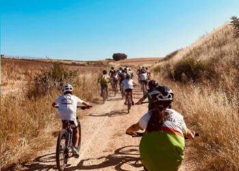 Participantes de una de las rutas BTT por la provincia. / Diputación