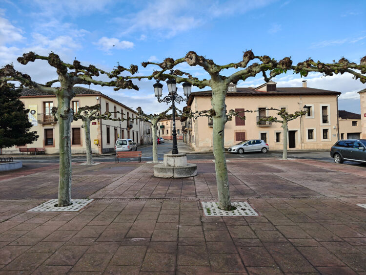 Sanidad adjudica las obras de la base para la Unidad de Emergencias de Boceguillas 1 Foto de archivo de una plaza de Boceguillas.