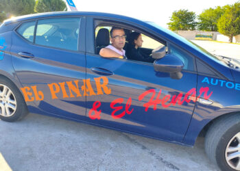 Juan Carlos Sánchez, presidente de la Asociación Provincial de Autoescuelas de Segovia, APAE, impartiendo clases.