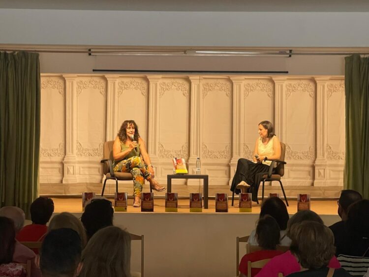 Cerezo de Abajo acoge con éxito la presentación del libro 'Zapatos de lluvia' 1 Instante de la cita / AYTO. DE CEREZO DE ABAJO