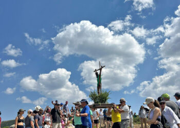 Romeros en lo alto del puerto de Malangosto. / RUBÉN GARCÍA