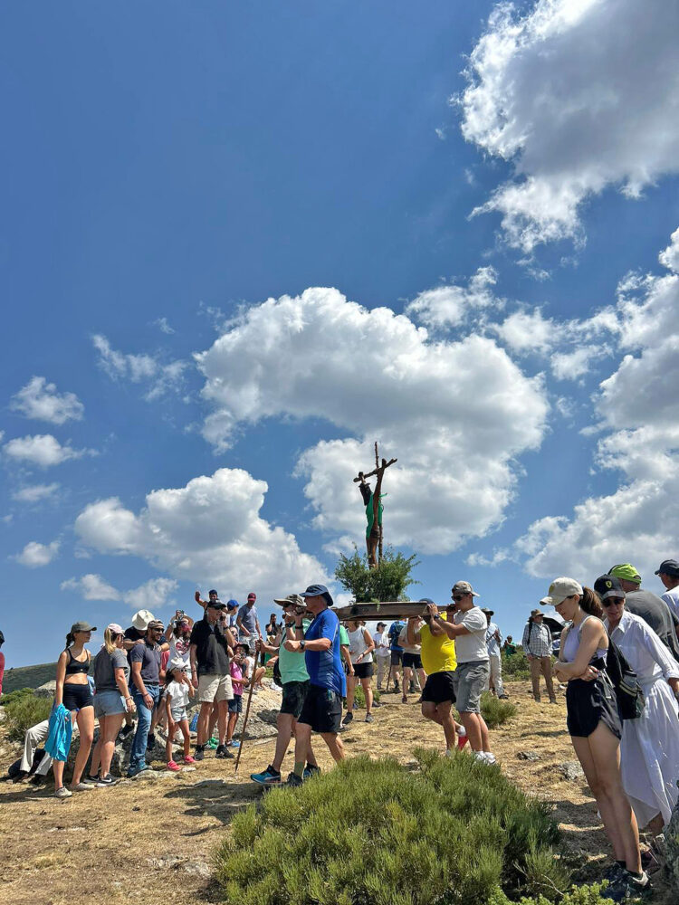 Romeros en lo alto del puerto de Malangosto. / RUBÉN GARCÍA