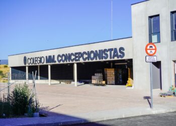 Fachada principal del nuevo colegio de las Madres Concepcionistas situada en la calle Emilia Azpiroz de La Lastrilla, que abrirá sus puertas en el mes de septiembre./ HÉCTOR CRIADO