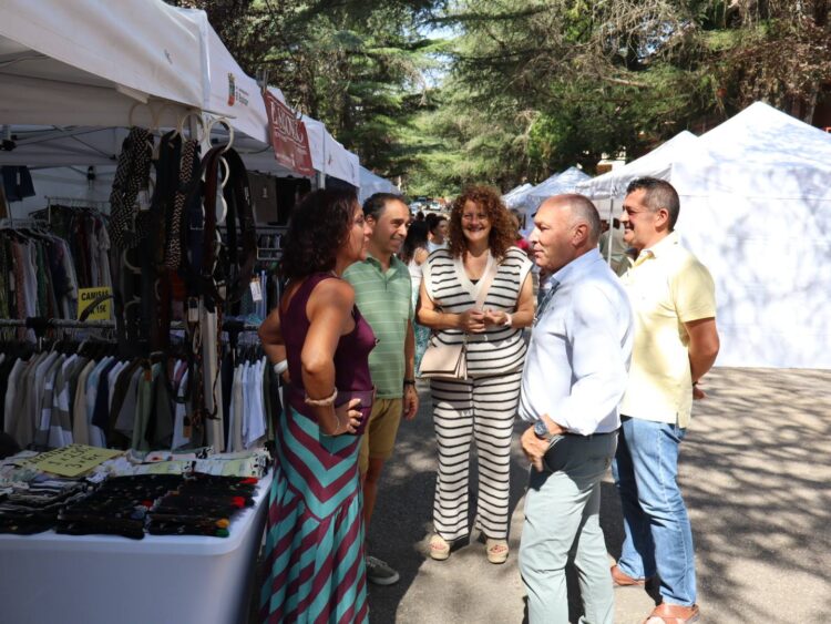 La factura electrónica dispara la preocupación entre los pequeños comerciantes 1 Un momento de la pasada Feria del Comercio Segoviano que se celebró en pasadas fechas en San Rafael./ E.A.