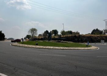 Rotonda del Pastor, desde donde partirá el vial que conectará la avenida Gerardo Diego con la rotonda de la calle Campos de Castilla para llegar a la estación Segovia-Guiomar./ HÉCTOR CRIADO