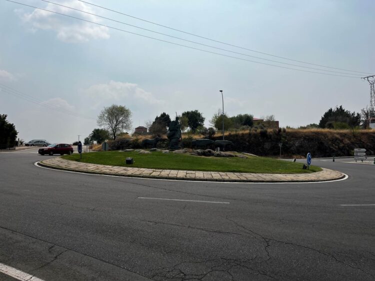 El vial de la rotonda del Pastor avanza tras aprobarse el informe de impacto ambiental 1 Rotonda del Pastor, desde donde partirá el vial que conectará la avenida Gerardo Diego con la rotonda de la calle Campos de Castilla para llegar a la estación Segovia-Guiomar./ HÉCTOR CRIADO