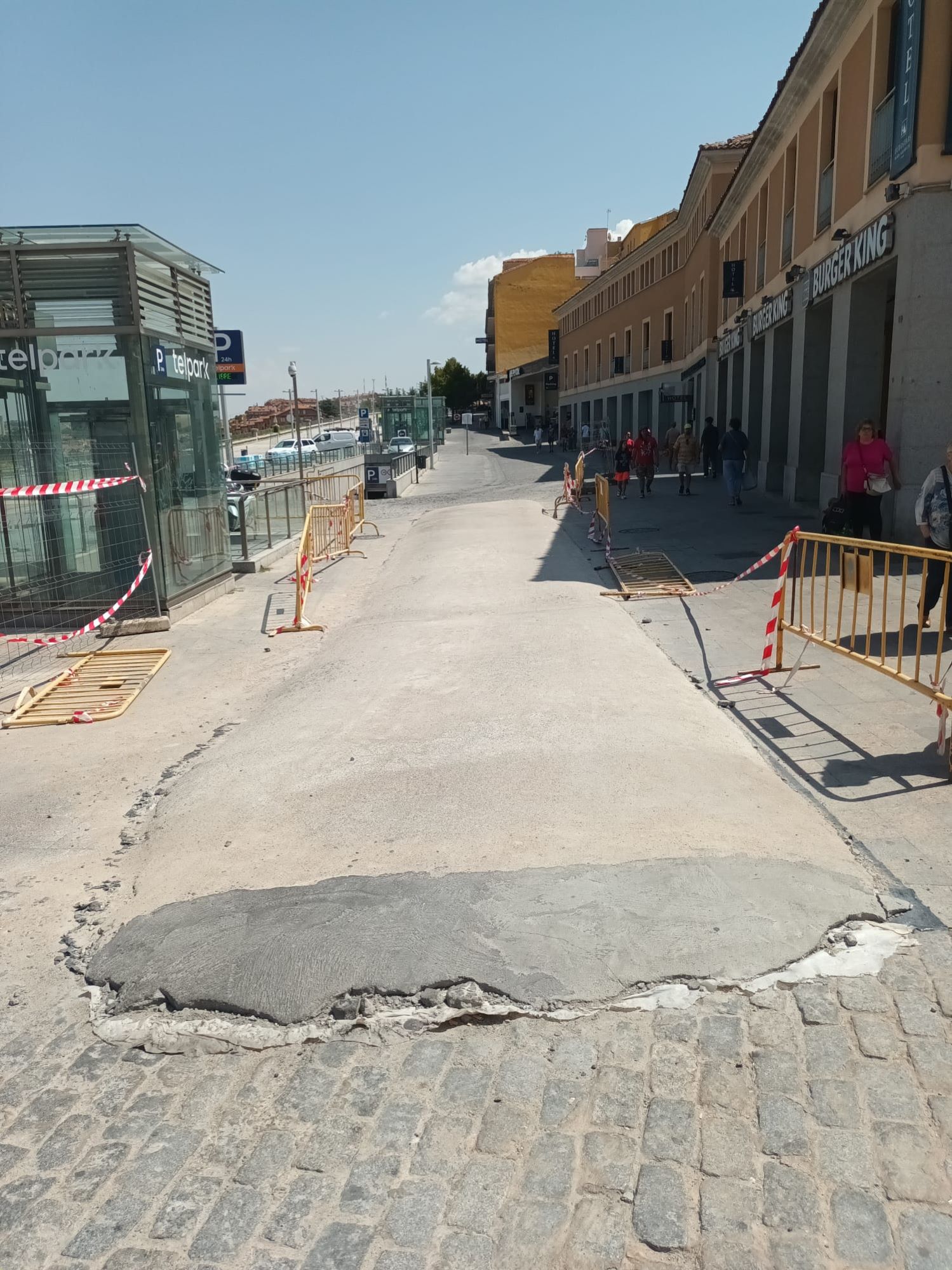 Las obras de Padre Claret provocan pérdidas de facturación de hasta el 60 por ciento en las empresas 2 04 2 1