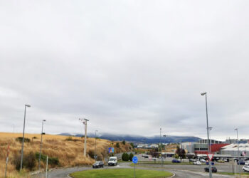 A la izquierda, imagen del Sector SG-20 frente al Centro Comercial Luz de Castilla. / GOOGLE MAPS