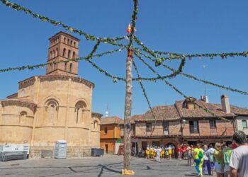 Imagen de archivo de la plaza de San Lorenzo engalanada para las fiestas patronales. / ROCÍO PARDOS