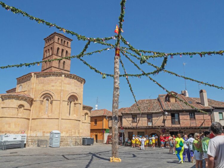 Imagen de archivo de la plaza de San Lorenzo engalanada para las fiestas patronales. / ROCÍO PARDOS