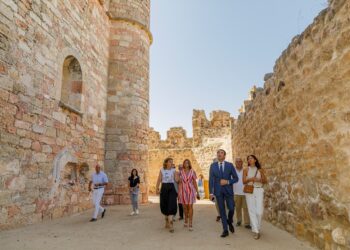 Juan Carlos Suárez-Quiñones durante su visita al Castillo de Turégano (FOTO: NACHO VALVERDE/ICAL)