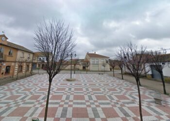 Plaza mayor del pueblo de Paradinas.