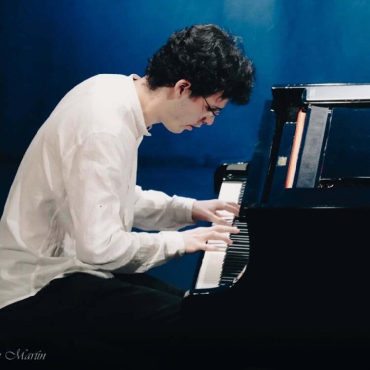 Mateo Casado iniciaba el festival con su recital de piano.