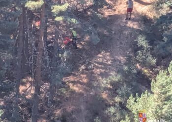 Momento del rescate del hombre herido de 81 años.