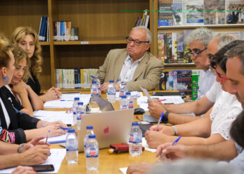 Gonzalo Santonja preside la reunión del Patronato de Las Médulas.