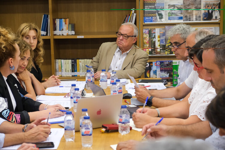 La Junta comienza a trabajar en la recuperación de Las Médulas 1 Gonzalo Santonja preside la reunión del Patronato de Las Médulas.