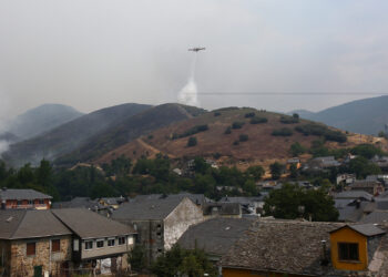 Unas 2.500 personas de medio centenar de pueblos están desalojadas actualmente de sus hogares. / César Hornija
