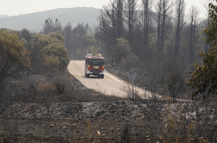 Estabilizada la parte noroeste del incendio que afecta a Las Médulas 1 Más de 500 profesionales trabajan para intentar sofocar las llamas en los incendios activos en León. / César Hornija