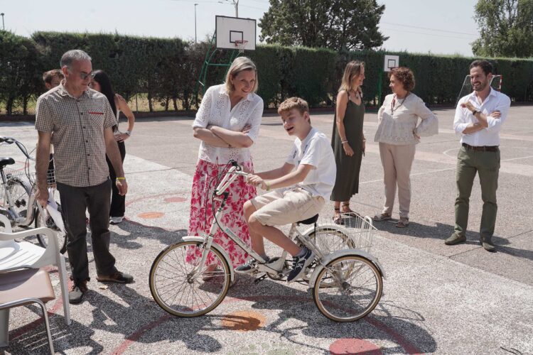 Isabel Blanco visita el centro de Educación Especial El Pino de Obregón, en Valladolid. / Rubén Cacho