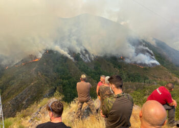 La Comunidad mantiene aún 28 fuegos activos. / César Hornija