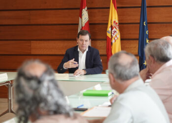 Reunión del Presidente de la Junta y la Consejera de Agricultura con las OPA. / Rubén Cacho