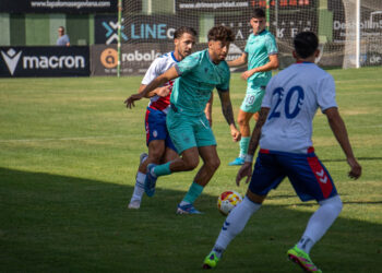 Un instante del duelo entre Segoviana y Rayo Majadahonda./HÉCTOR CRIADO