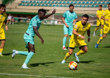 Ayán Galván durante el amistoso entre Segoviana y Navalcarnero disputado en La Albuera./HÉCTOR CRIADO