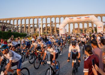Las altas temperaturas no frenaron a los participantes. /HÉCTOR CRIADO