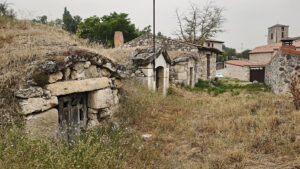 Tras las huellas de Almanzor 5 Bodegas de Pecharromán.