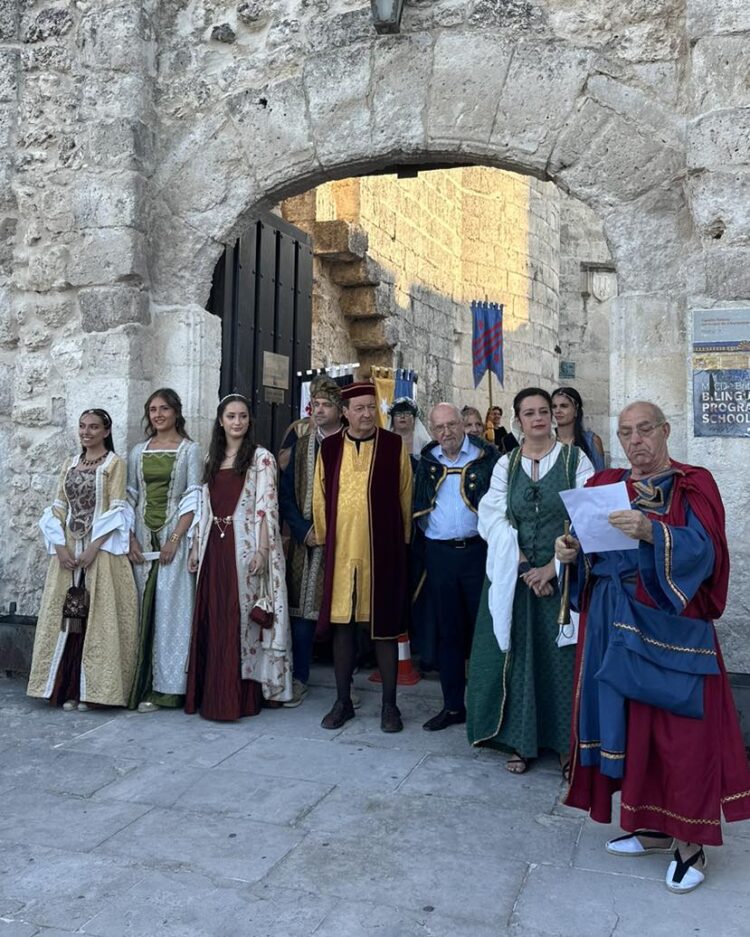 Varios de los participantes en el pregón/AYUNTAMIENTO DE CUÉLLAR