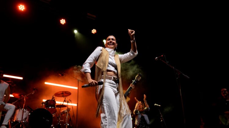 Isabel Aaiún durante el concierto de Cantalejo.