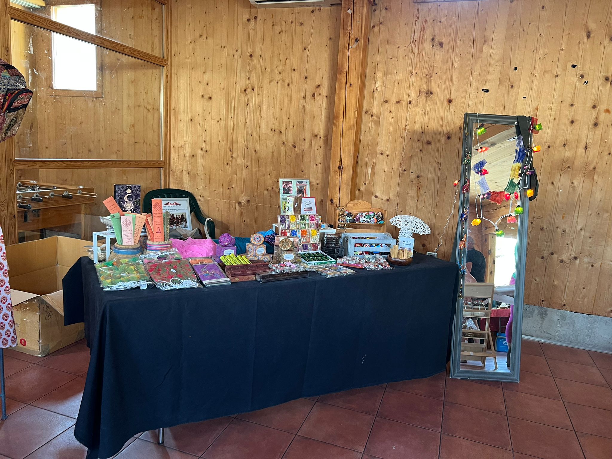 La agrupación vecinal Peñablanca de San Cristóbal de Segovia dona 500 euros a la Asociación Parkinson Segovia 2 Mercadillo solidario celebrado el pasado 1 de agosto / ASOCIACIÓN DE VECINOS PEÑABLANCA