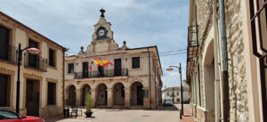 El gentilicio de los habitantes de Cabezuela es cabezolanos.