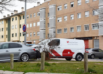 Aparcamiento en la plaza Tirso de Molina, en el barrio de Nueva Segovia. / A.M.