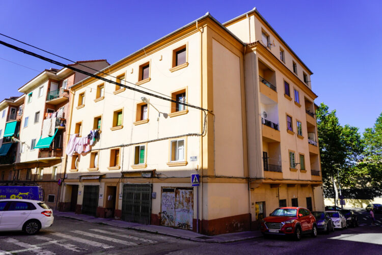 Bloque okupado en el número 19 de la calle General Gutiérrez Mellado.