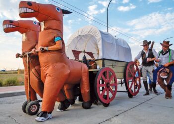 El desfile de peñas y carretones es uno de los momentos más divertidos de las fiestas./ E.A.