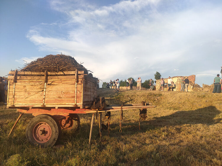 Carro con el barrujo usado para la alimentación de los hornos.