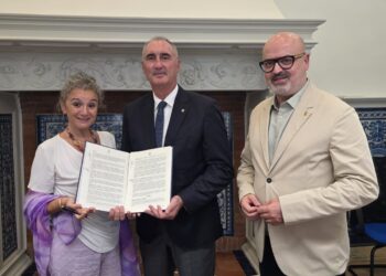 Marian Palma y José Mazarías tras la firma del acuerdo. / AYUNTAMIENTO