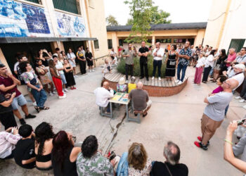 Presentación del mural en la última sesión del Curso de Pintores Pensionados del Paisaje. / JOSÉ MANUEL CÓFRECES