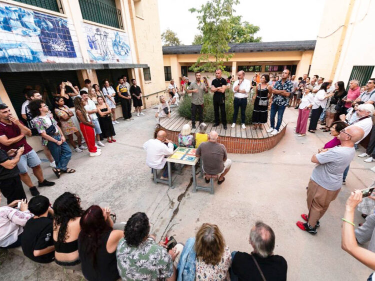 Presentación del mural en la última sesión del Curso de Pintores Pensionados del Paisaje. / JOSÉ MANUEL CÓFRECES