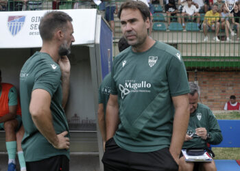 Iñaki Bea, técnico de la Segoviana (FOTO: J.MARTÍN - G.SEGOVIANA)