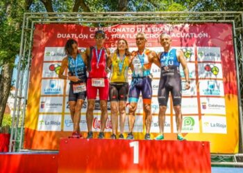 Podio con los ganadores del Campeonato de España de Triatlón Cross.