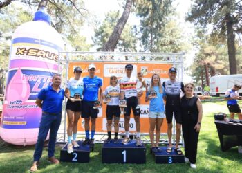 Podio del Open MTB de Cantalejo 2025 con los ganadores masculinos y femeninos.