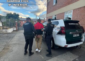 El detenido ha sido puesto a disposición del Juzgado de Instrucción de Guardia de Ponferrada.