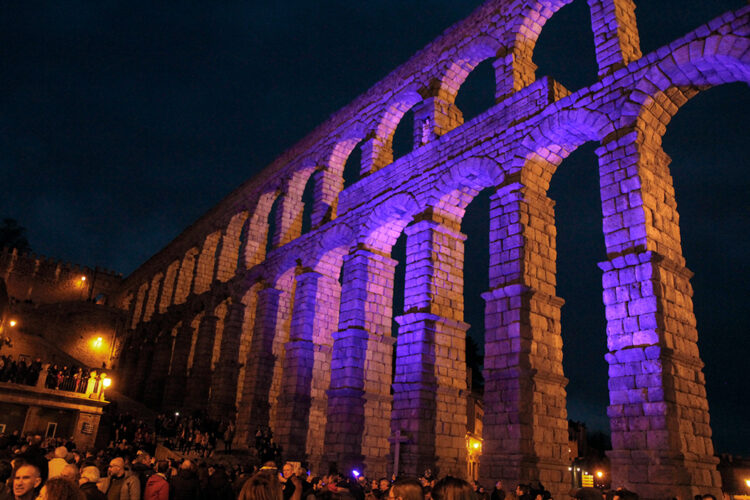 El Acueducto contará con un mejor y más eficiente sistema de iluminación. / NEREA LLORENTE