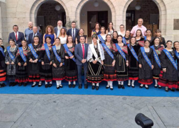 Acto de proclamación de la alcaldesa y las damas de las fiestas de El Espinar. / AYUNTAMIENTO DE EL ESPINAR